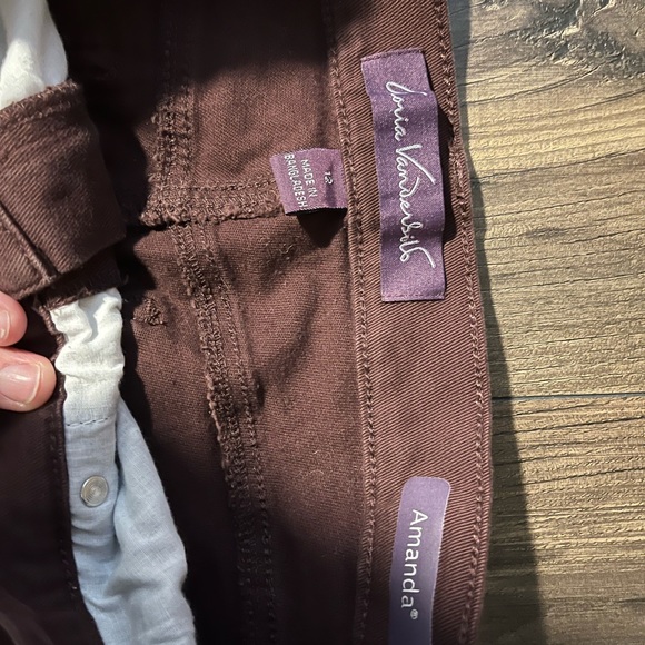 Brown with a hint of purple- size 12 Gloria Vanderbilt Amanda Jeans like new - Picture 2 of 4
